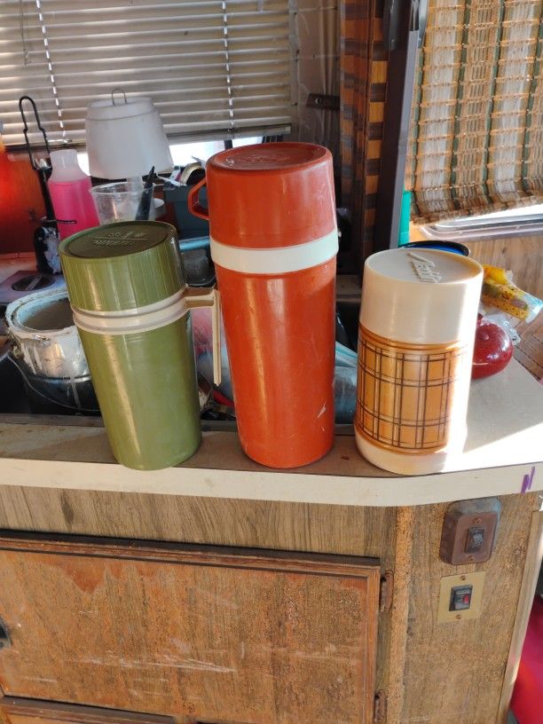 3 Thermos Vintage