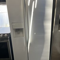 Whirlpool Fridge 33” Wide / Working Perfect/ 1 Month Warranty 