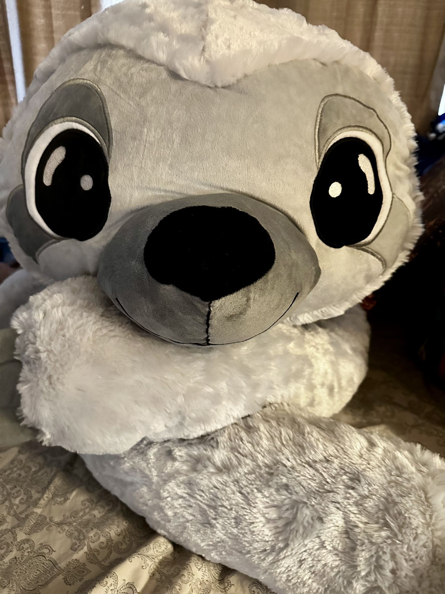 Giant stuffed Animal sloth