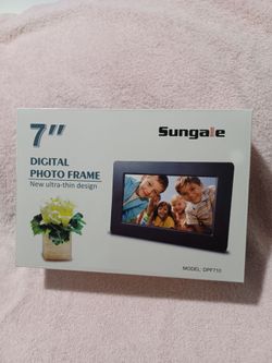 Sungale 7" digital photo frame