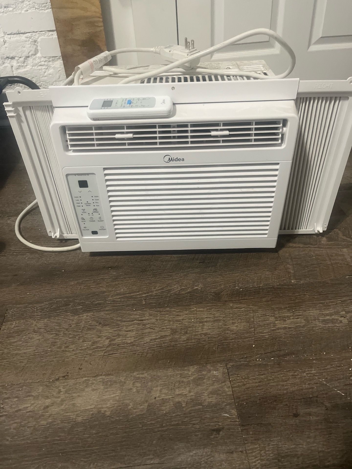 Air Conditioner 5k BTU w/remote