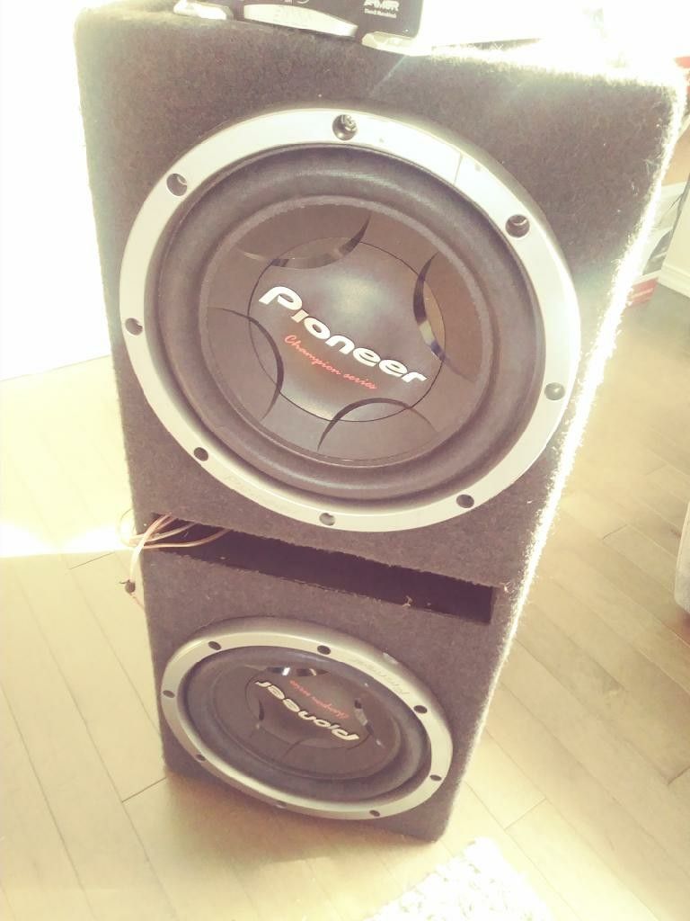 2 brand new pioneer champion series 12's And a boss 3000 watt amp