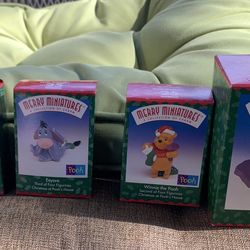 1999 Hallmark Merry Miniatures "Christmas at Pooh's House" Set of 4 - Disney 