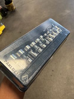 Snap On 1/4 IN DR Universal Sockets
