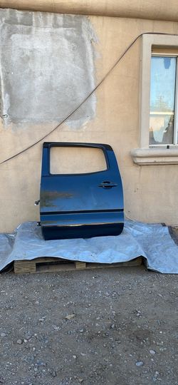 2005/15 Toyota Tacoma left side rear door