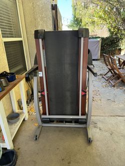 Treadmill PROFORM 860 Quiet Folding Save Spacer ProTek With Wood Finish for Sale in Riverbank CA OfferUp