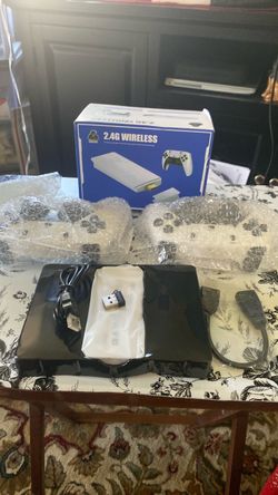 2.4G Wireless Retro Game Console with Controllers