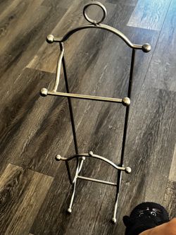 Towel and toilet paper stand-up rack