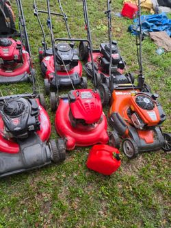 6 Lawn Mowers need carborator clean for Sale & a blower needs work altogether for $220 Located Mount Dora Fla 32757