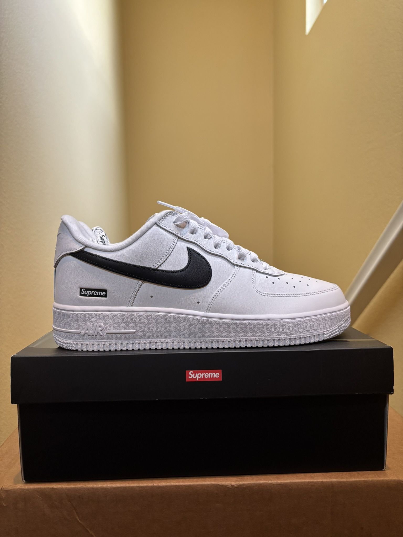 Nike Supreme Air Force 1 White/Black - Size 11