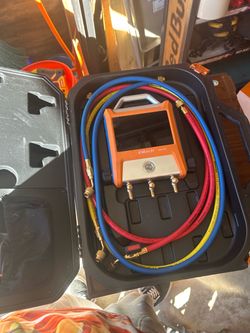 Elitech digital manifold and refrigerant scale