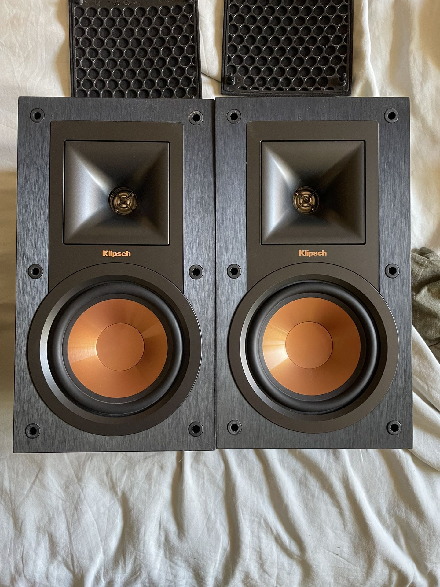 Klipsch® R-15M