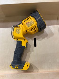 DeWalt light
