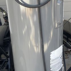Rheem Professional Classic Series Water Heater – Like New
