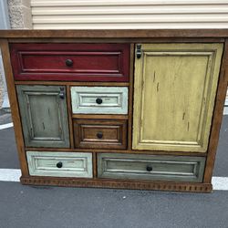 Kendra accent Cabinet/ Gabinete Con Pierre’s Y Cajones 