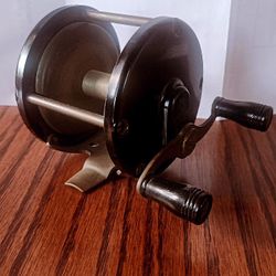 Vintage Ocean City Sealake 930 Fishing Reel