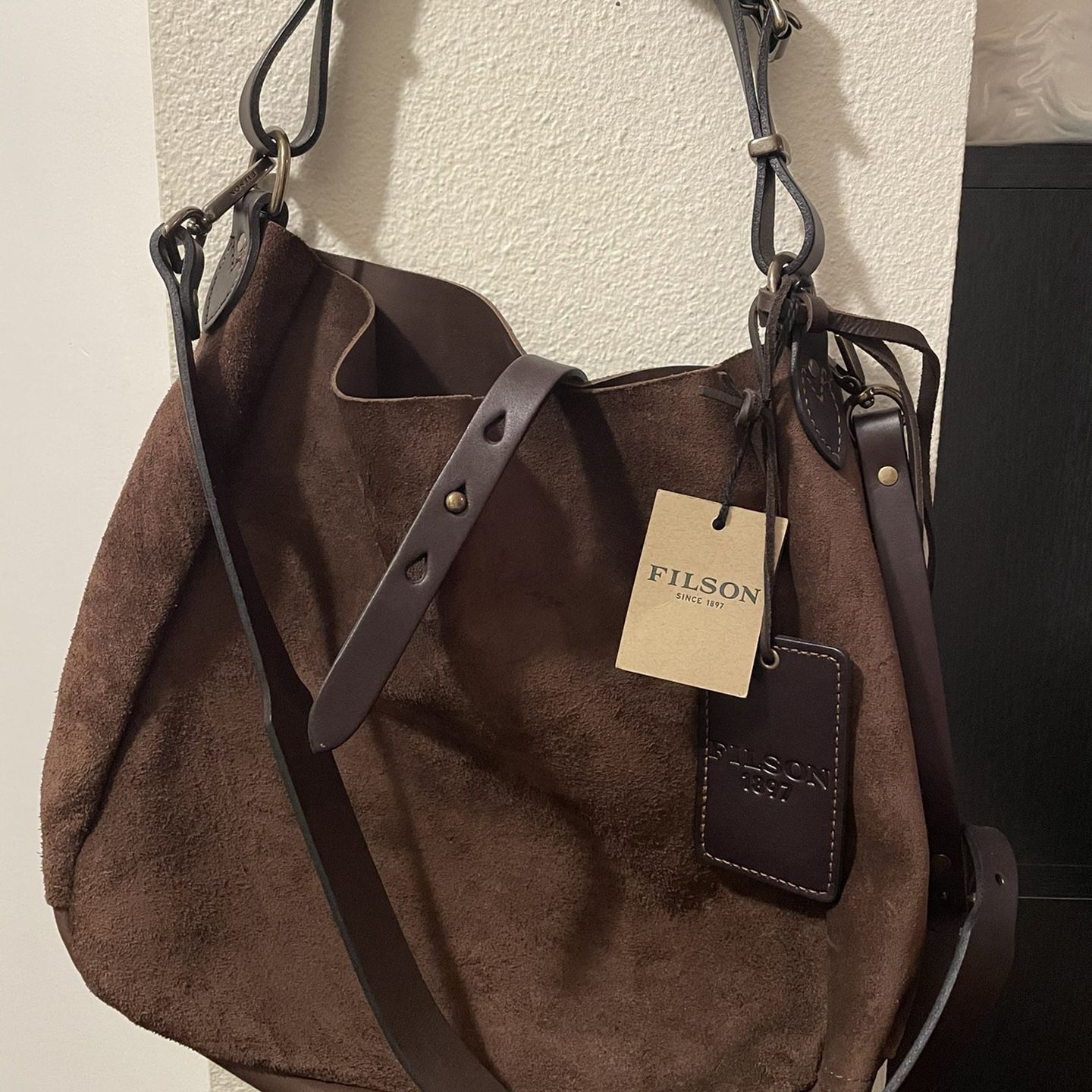 FILSON フィルソン　rugged suede hobo Filson Rugged Suede Hobo SKU: 9074378 - YouTube
