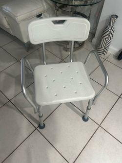 Silla para bañarse muy comoda color blanca