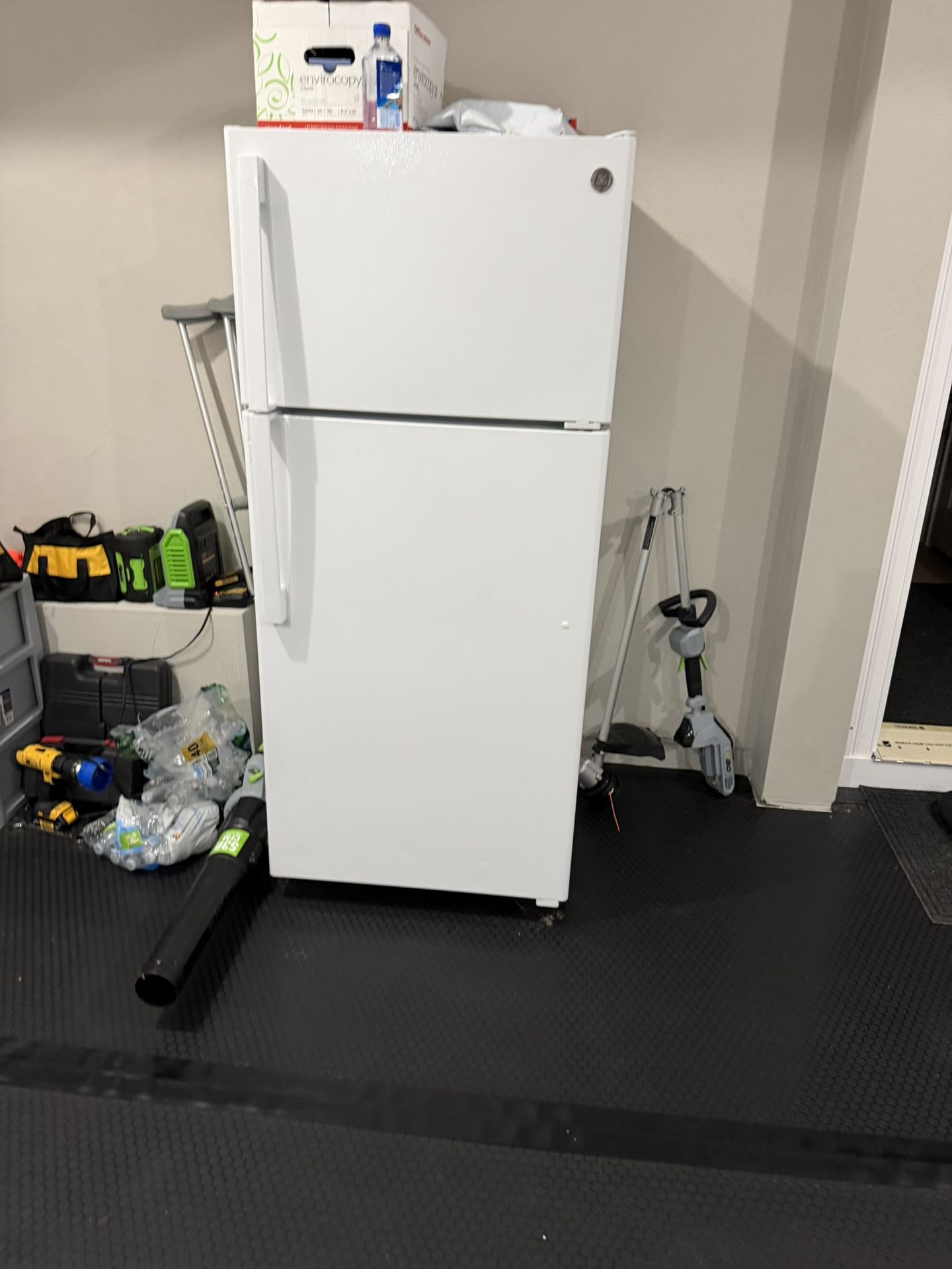 Like New Refrigerator