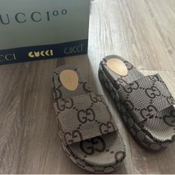 Gucci women’s platform sandal beige  Size 39 European/ size 8 us womens  Comes with shopping bag