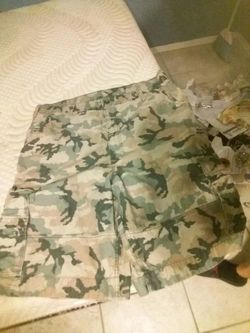 Levis mens camo cargo shorts!