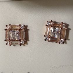 Gorgeous 🆕 14k Rose 🌹 Gold Diamond 💎 Earrings!
