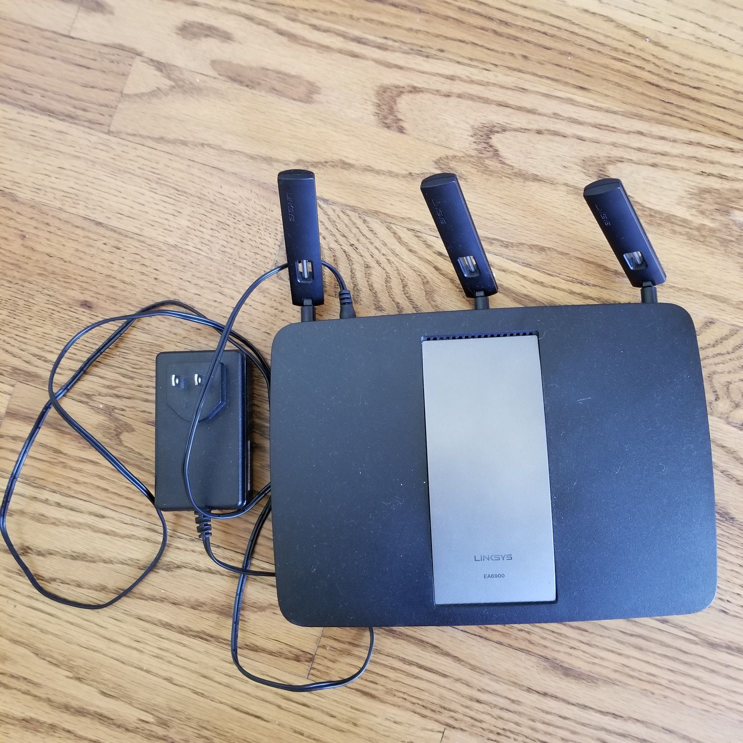 Linksys EA6900 wifi router