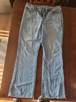 👖 American Eagle Women’s 90s Bootcut Jeans Size 10 Light Wash Raw Hem