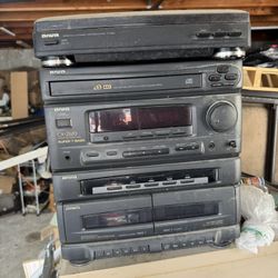 Aiwa Stereo System With Turntable 