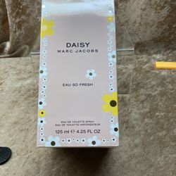 DAISY SO FRESH BY MARK JACOBS