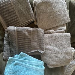 New Grey Hand Towels Set Of 4 Plus Blue And Grey Pillows 