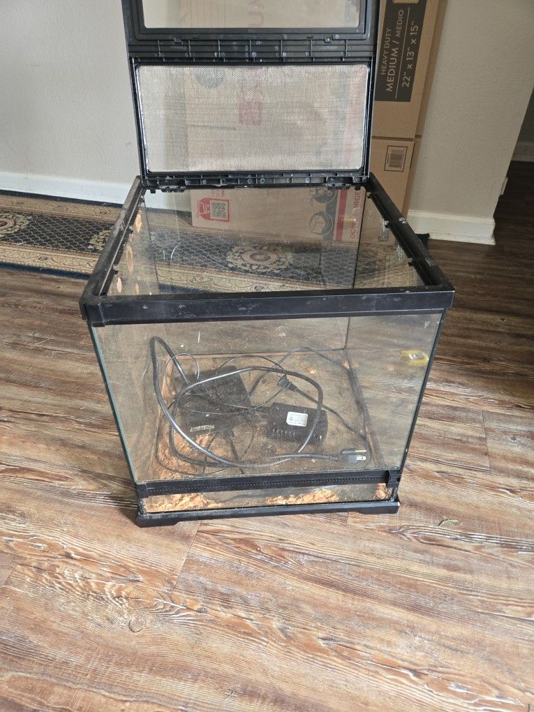 Medium Enclosure