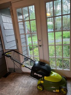 Electric Lawn Mower w/Collapsible Handle for Storage