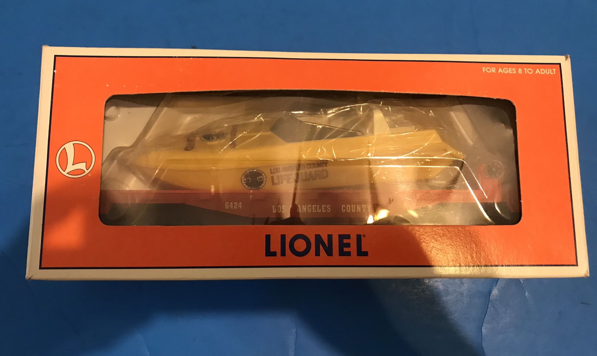 Brand new in Box Lionel 6-16(contact info removed) LA County FLatcar with LIfeguard Boat