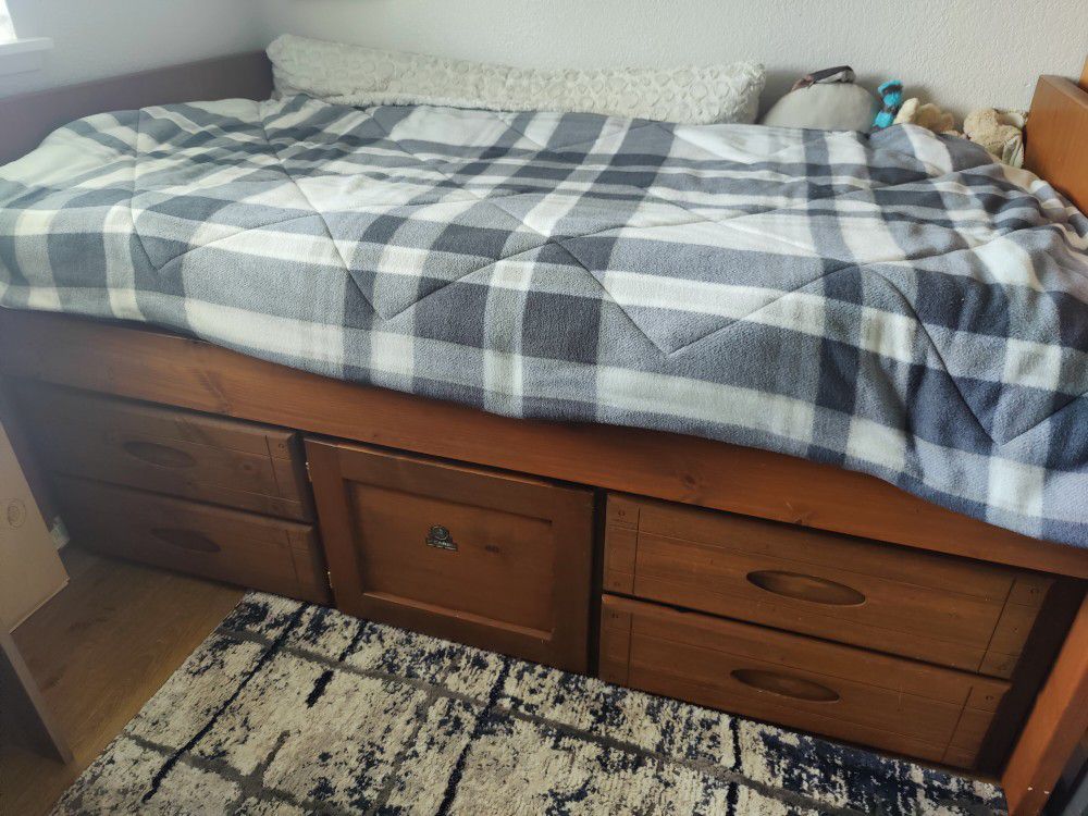 Sturdy Twin Storage Bed With Mattress 