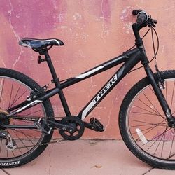 
Trek Youth Mountain Bike - Excellent Condition
