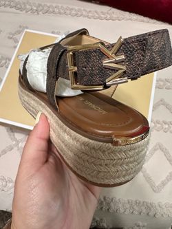 Brand new Michael Kors SANDELS