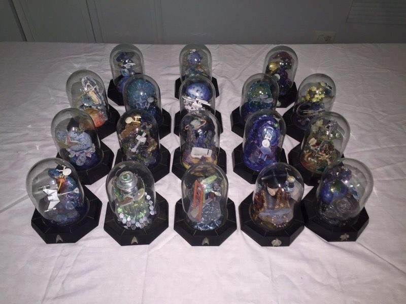 Complete set of 18 Star Trek Domed Franklin Mint sculpture scenes rare
