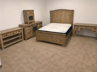 Distressed wood Queen Bed room set Entry Table and Desk
