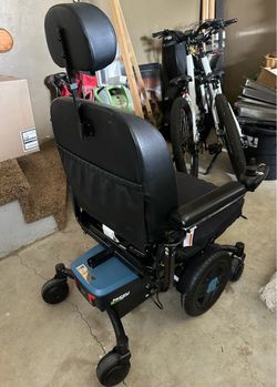 Electric wheelchair