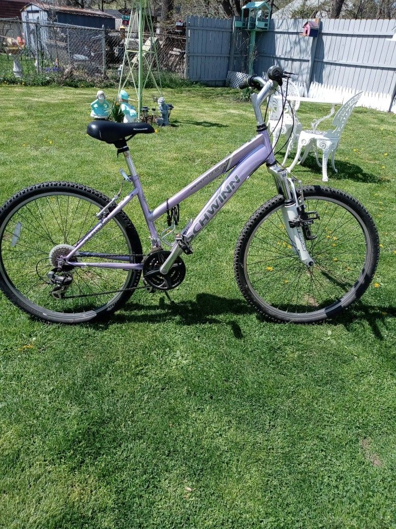 Schwinn Bicycle And 4 Chairs