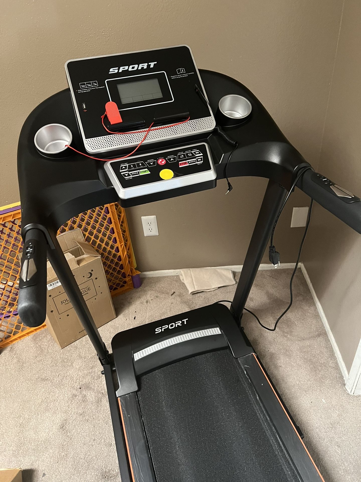 RENESTAR Treadmill// With 15 Percent Incline.. Built In Children Safety!! Like New !!