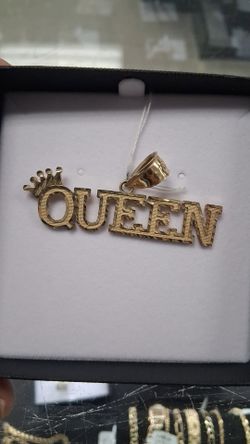 Gold Queen Pendant
