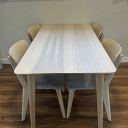 Kitchen Table And 4 Chairs 