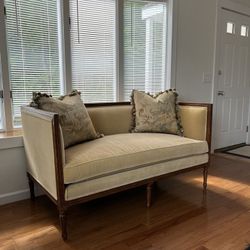 Elegant Couch (Edward Ferrell) - Excellent Condition