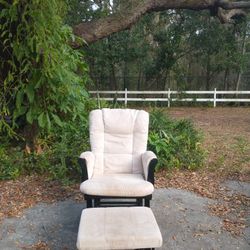 Glider With Ottoman 