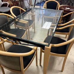 Mid-Century Modern style dining room table & armchairs - Excellent Condition- 62” x 38” 