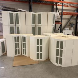 Bulk White Kitchen Cabinets – 25 Pieces – Must Go