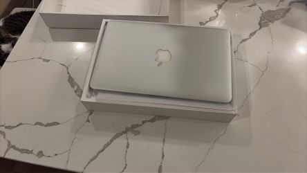 MacBook Air 2013 – Works Great, Well Taken Care Of