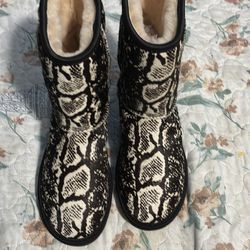 UGG
